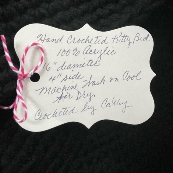 NWT Handmade Large Cat Bed Black / Pink Nose 16β x 4β Crocheted Pet - Picture 3 of 7